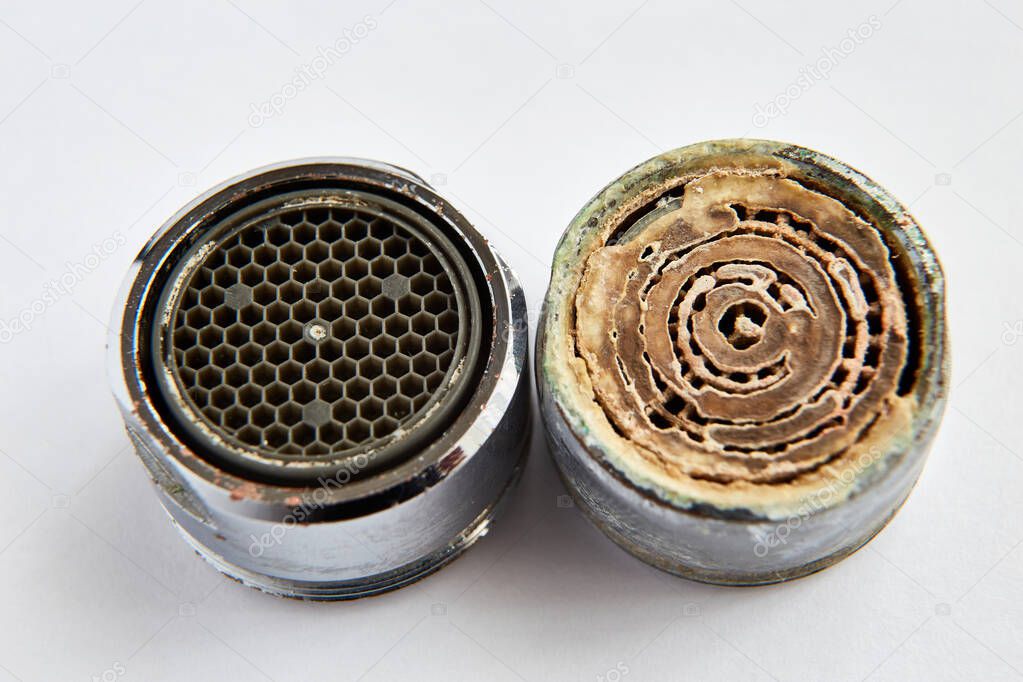 Entrostung eines Metallgeländers